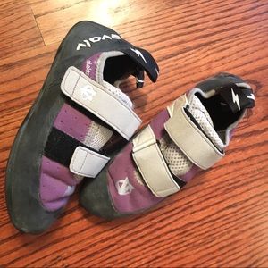 SOLD ❗️Evolv Rock Climbing Shoes Sz US 7/EUR 37.5